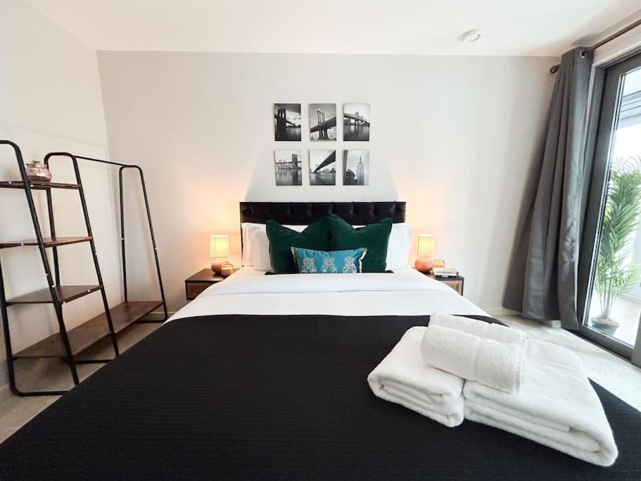 Appartement Stylish Urban Sanctuary With Parking à Londres Extérieur photo