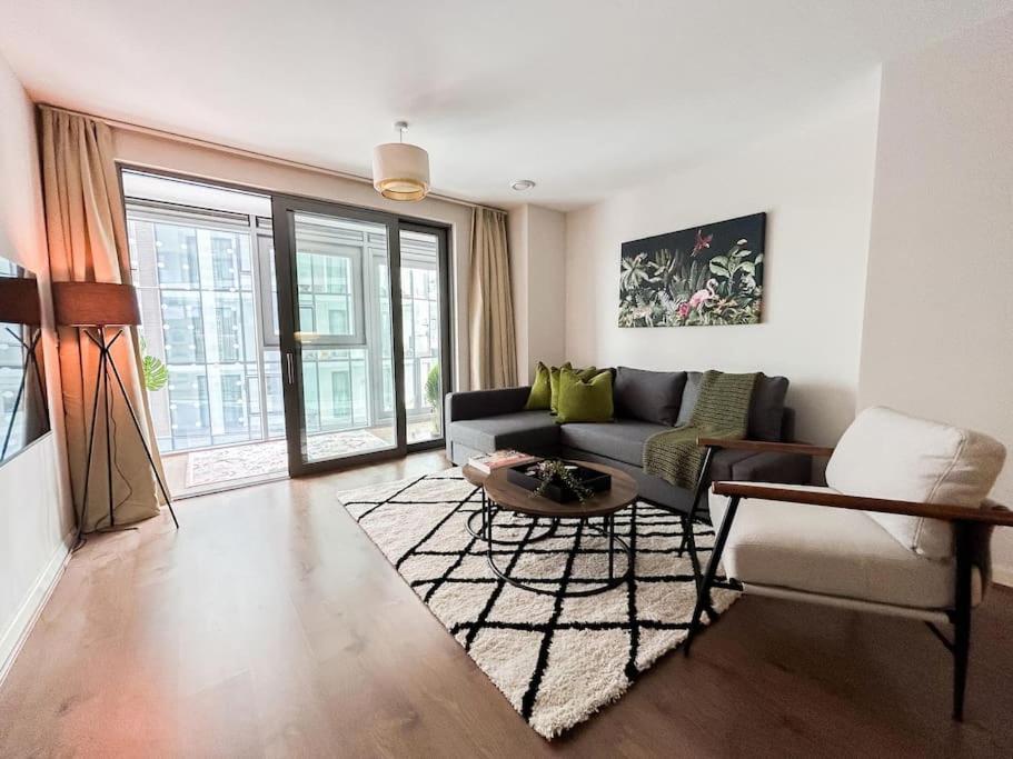 Appartement Stylish Urban Sanctuary With Parking à Londres Extérieur photo