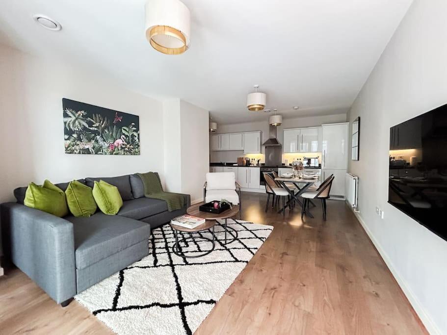 Appartement Stylish Urban Sanctuary With Parking à Londres Extérieur photo