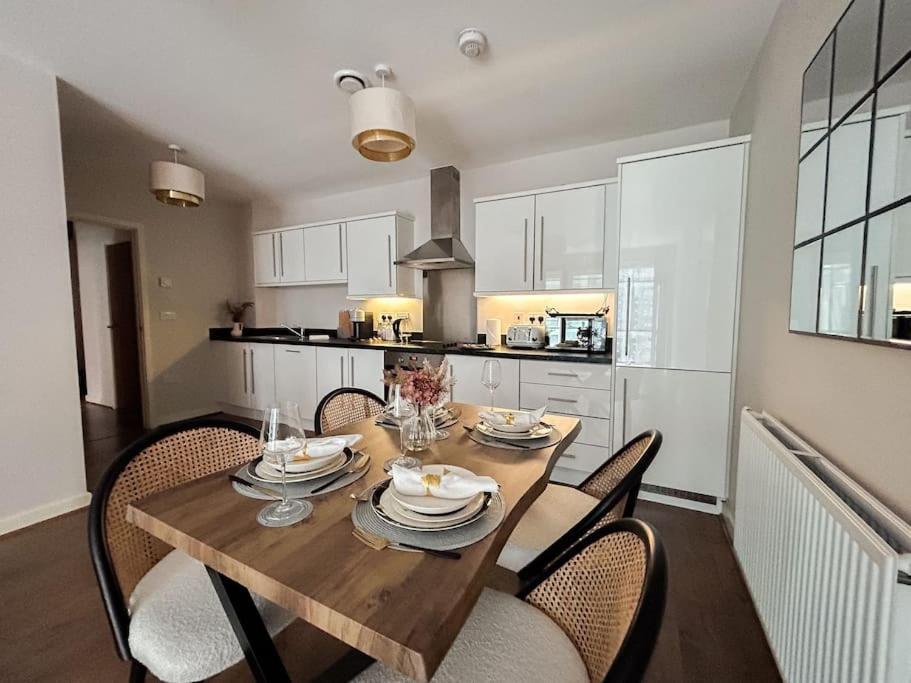 Appartement Stylish Urban Sanctuary With Parking à Londres Extérieur photo