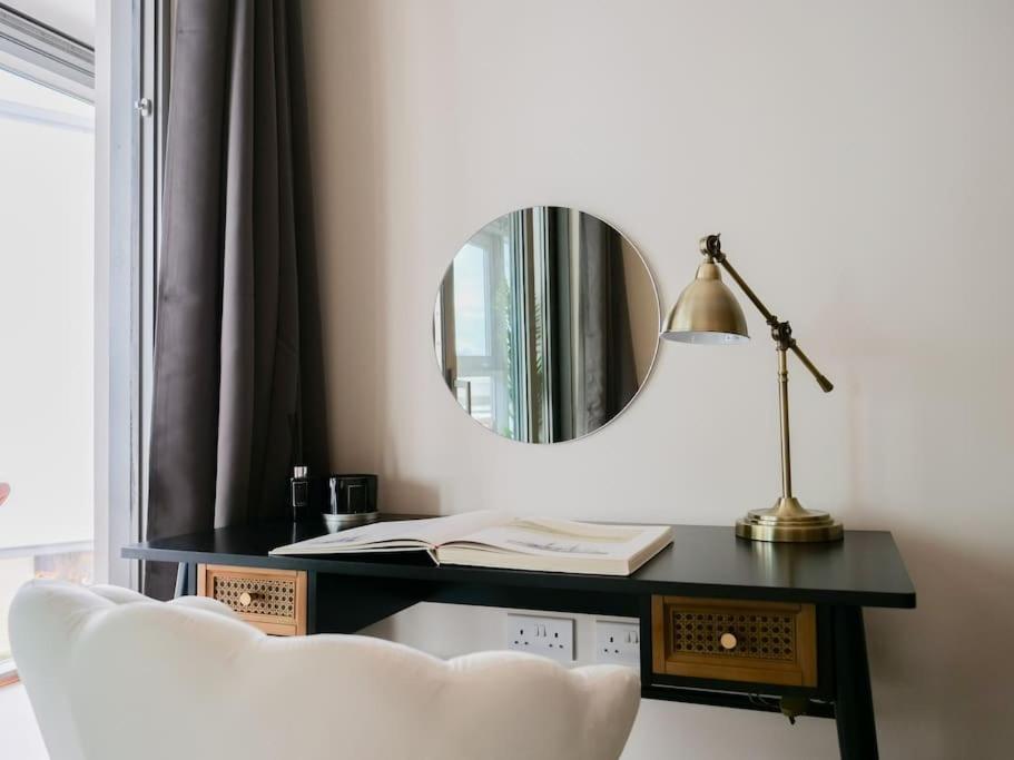 Appartement Stylish Urban Sanctuary With Parking à Londres Extérieur photo
